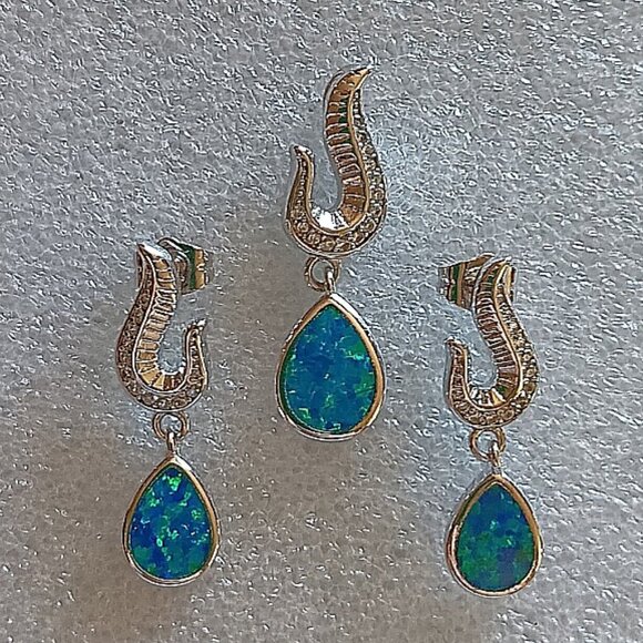 New - Blue Fire Opal Silver Pendant With Chain and Earring Set - Picture 1 of 1